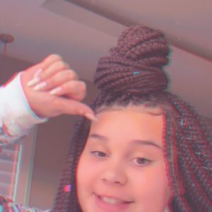 Meet your Posher, Amira